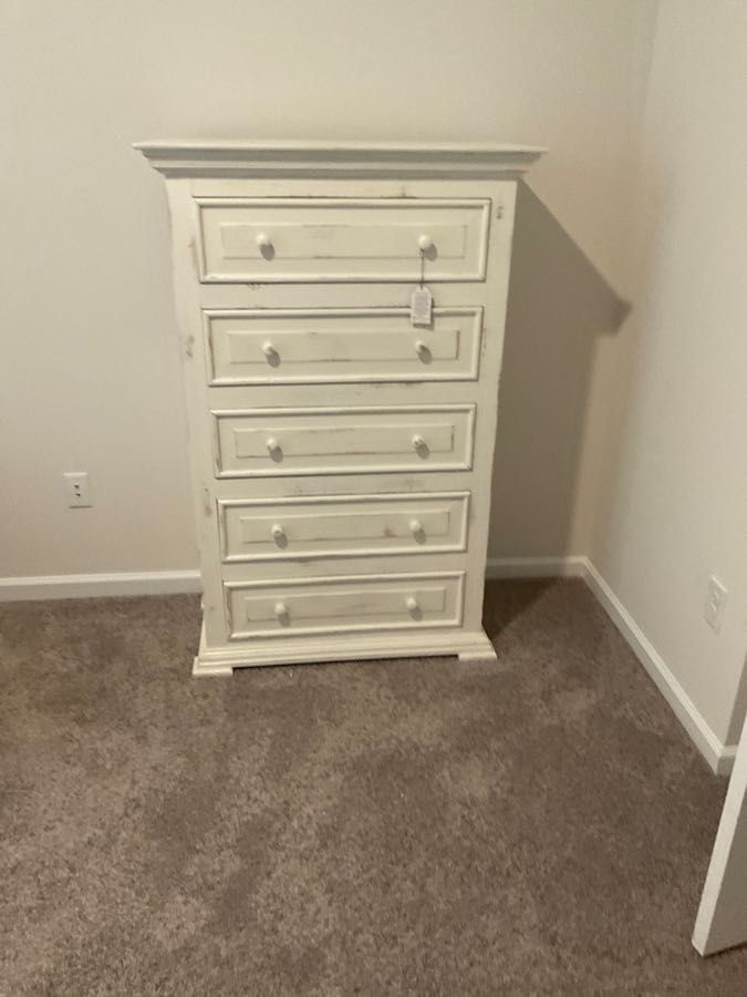 Vintage Furniture Chalet: Nero White Chest